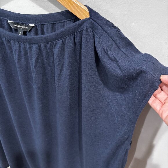 Banana Republic Women Linen blend Navy cap sleeve boatneck top SZ: L - Picture 3 of 10